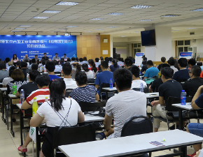 操五十多岁女人水逼高清北京国宁应急救援促进中心为职工应急逃生能力进行培训